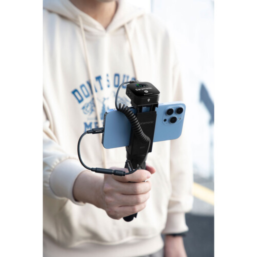 Saramonic Blink 900 B2 2-Person Wireless Clip-On Mic System w/ Lavaliers & Charging Case for Cameras & Mobile — image 2